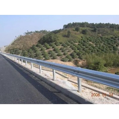 高速公路護欄